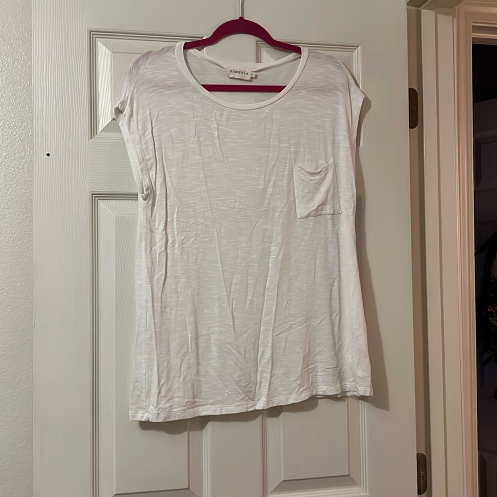 Ninexis white top